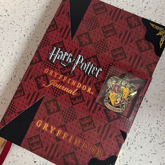 Harry Potter GRYFFINDOR Journal *NEW - Picture 4 of 12